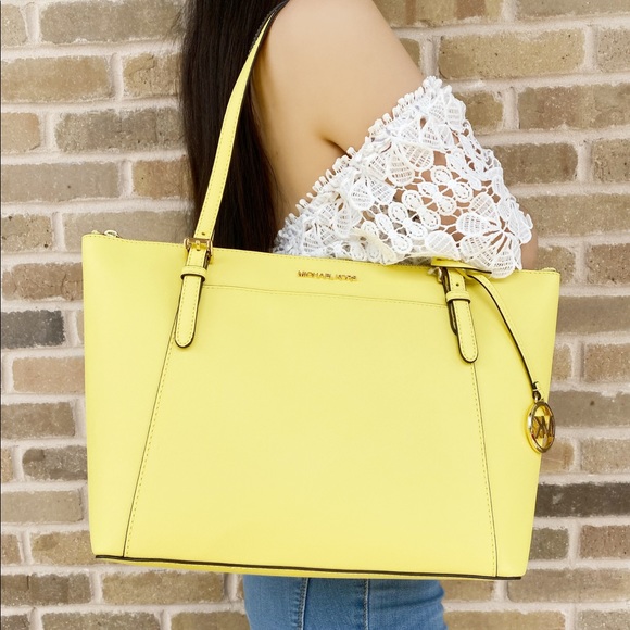 Gaby’sBags💕Michael Kors Tote wallet BUNDLE yellow - Picture 6 of 8